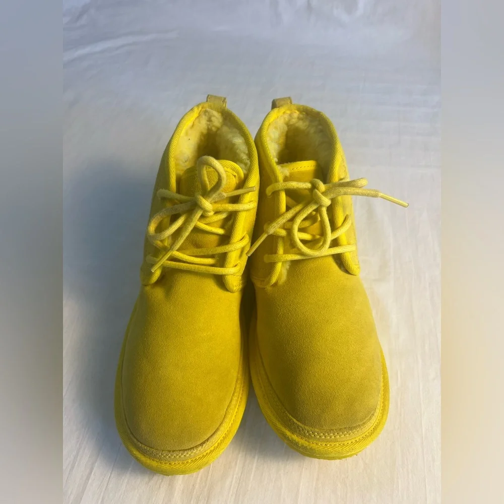 Pre Owned UGG Neumel II Big Kids Boots - Canary Yellow (Size US 4)